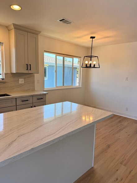 Building Photo - 1265 Bouret Dr