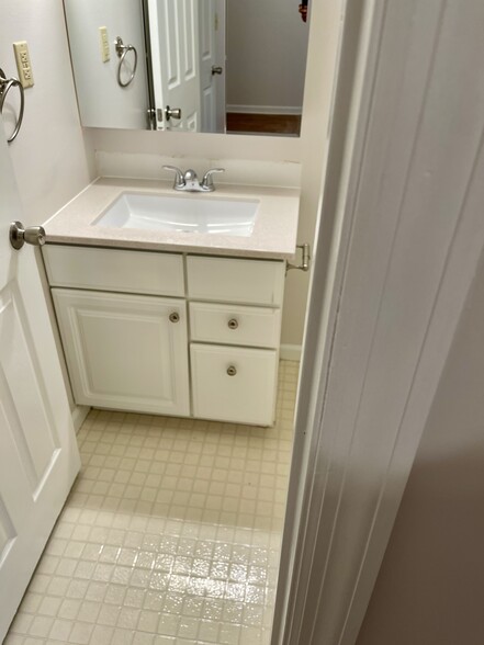 Master Bath 1 - 799 Tamarack Ct
