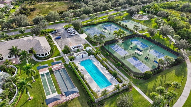 Building Photo - 11361 SW Pembroke Dr