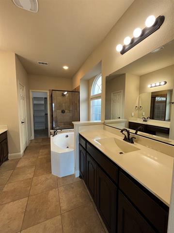 Building Photo - 14200 Blueberry Hill Dr
