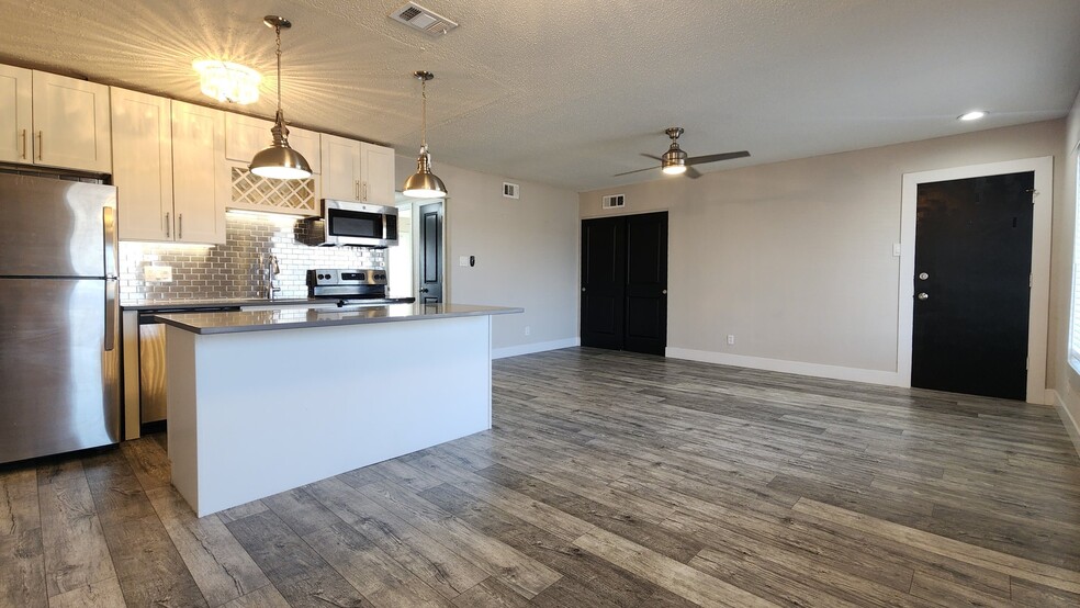 Building Photo - 10820 Big Bend Rd