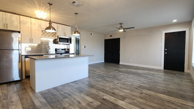 Building Photo - 10824 Big Bend Rd