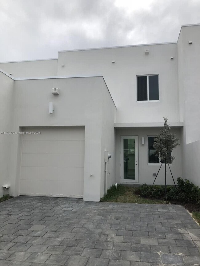 Building Photo - 10427 NW 66th St
