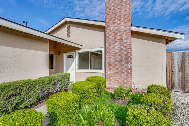 Building Photo - Modernized Fremont Gem: 3BR/2BA with Designer Finishes & Gated Backyard
