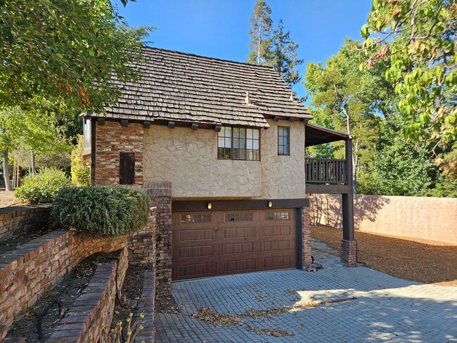 Building Photo - Stunning 1 Bed 1.5 Bath Naglee Park Home W...