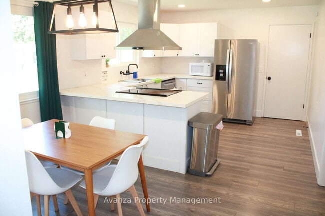 Building Photo - Home for Rent 4 Bed/3 Bath - 1,791 Sq Ft. Rent: $2,595/month Security Deposit: $2,695 Bullard Hig...