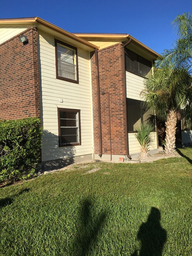 Building Photo - 1400 Gandy Blvd N