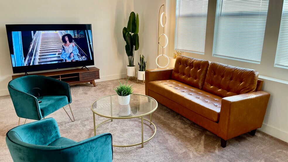 furnished living room - 927 E Mason Ln