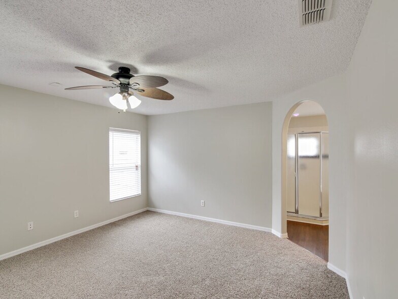 Building Photo - 16329 Coopers Hawk Ave