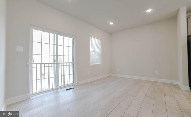 Building Photo - 23861 Myrtle Glen Way