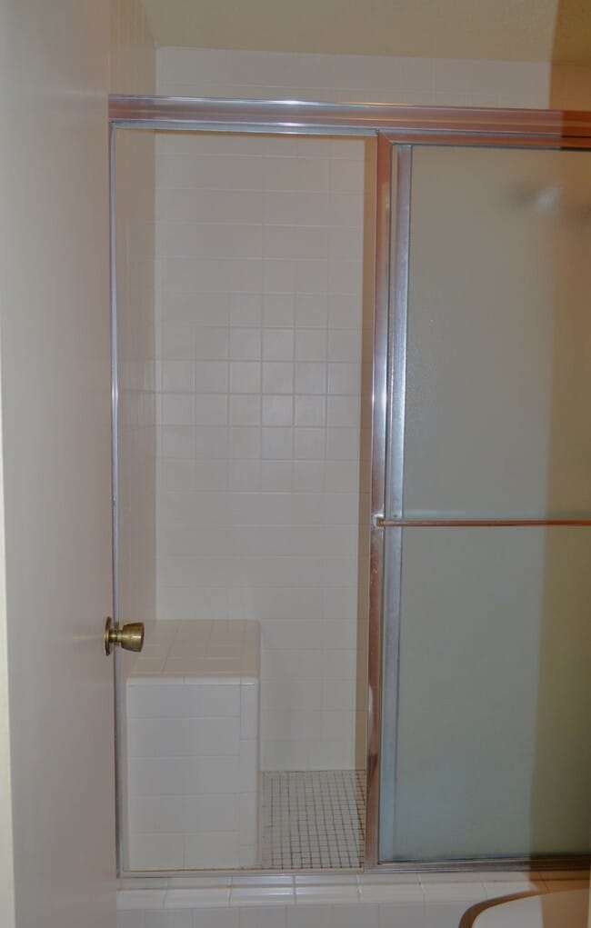 Building Photo - ***$600 OFF FIRST FULL MONTH'S RENT IF APP...