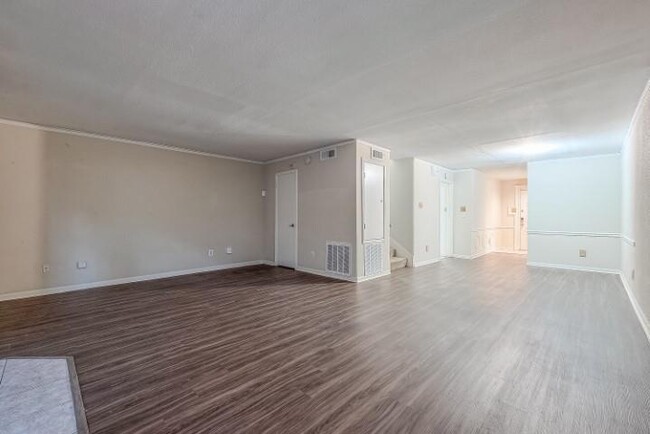 Building Photo - 8450 Ariel St