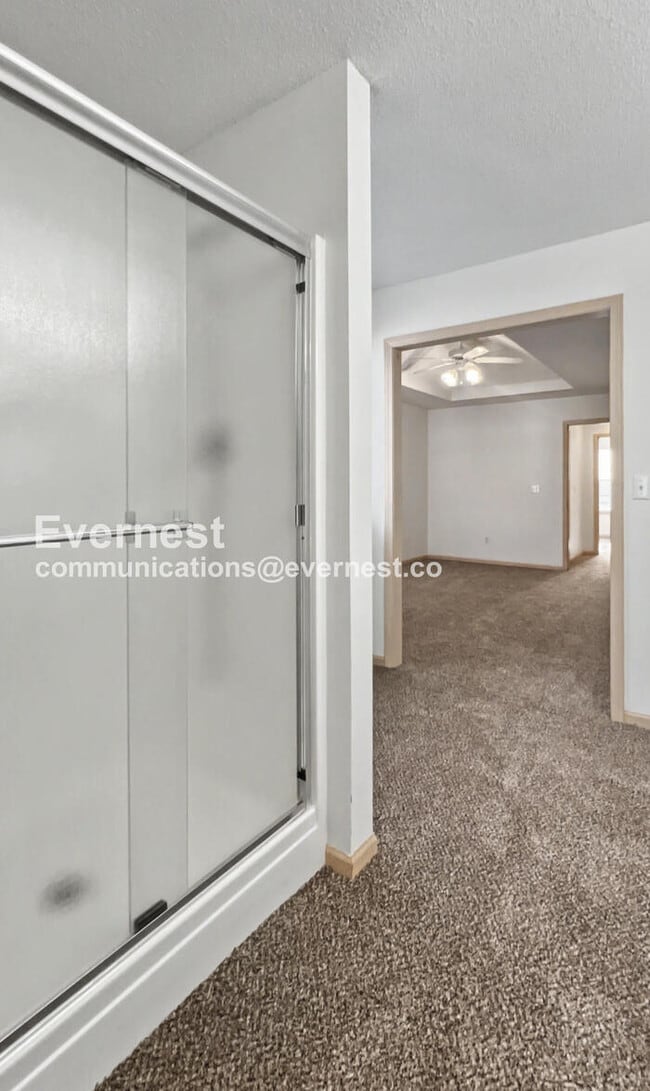 Building Photo - 2 Bed/2.5 Bath Townhome with Garage / Pet-Friendly / Skylights / Available Now!