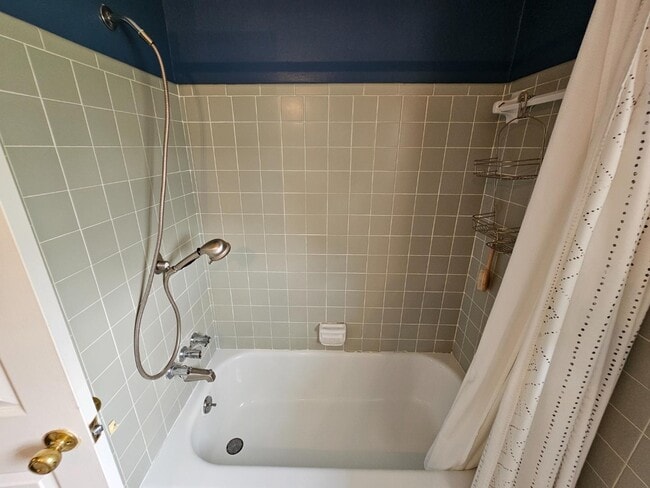 Building Photo - 625 Challedon Dr