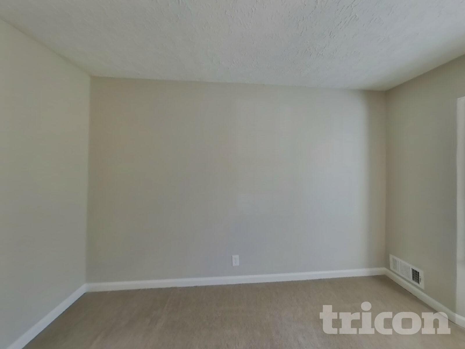 Building Photo - 430 Beaumont Dr SW