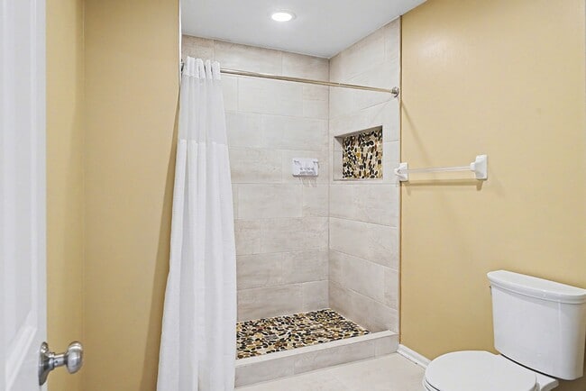 Building Photo - Spacious 4br/4.5 ba Home in Millard Mission Park Neighborhood. Huge Yard, 3 Car Garage