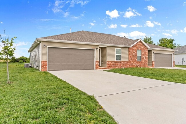 Building Photo - Newly built 3 bedroom duplex-Westbury Gardens!