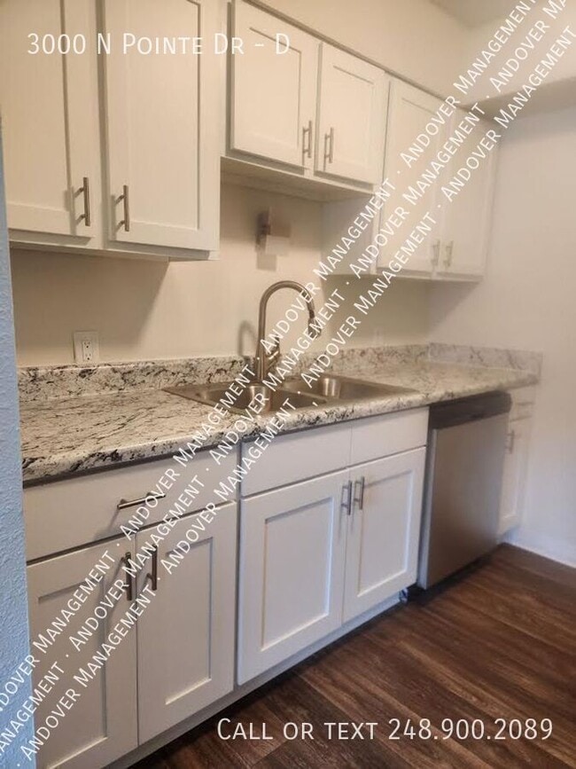 Building Photo - 3000 N Pointe Dr