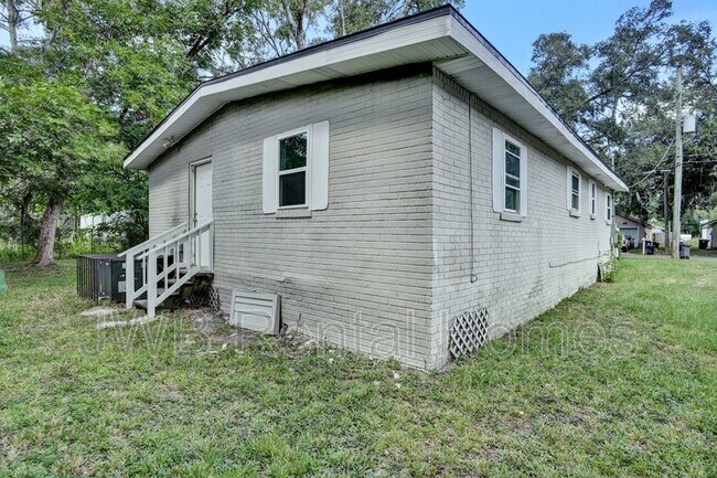Building Photo - 6626 Miriam St