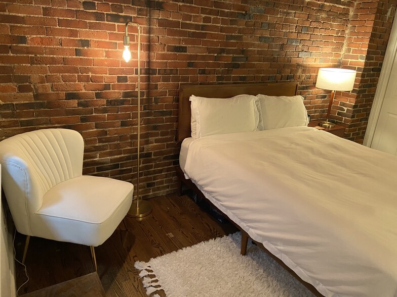 Bedroom - 90 Commercial St