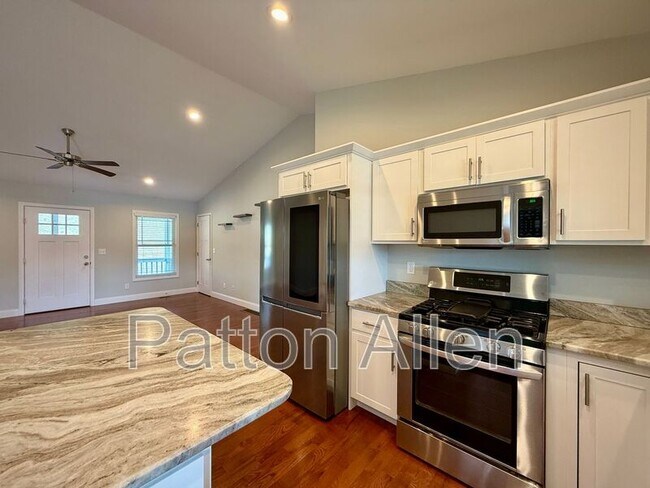 Building Photo - 207 Riverside View Dr