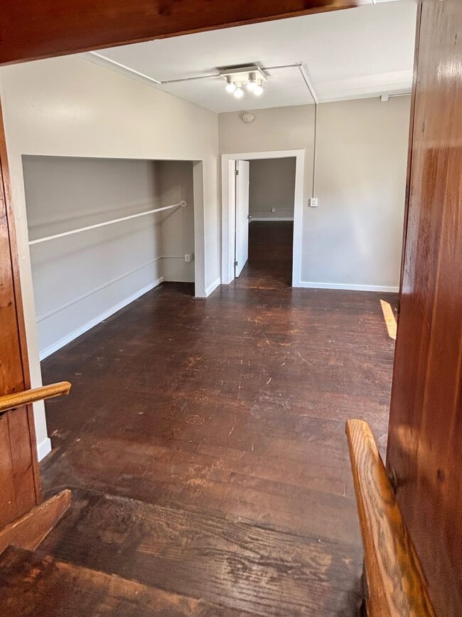 Building Photo - For Rent – Renovated 1 Bedroom, 1 Bathroom...