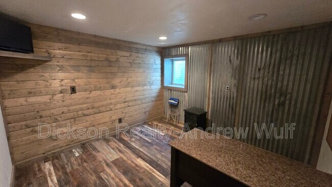 Building Photo - 5800 Peak Rd
