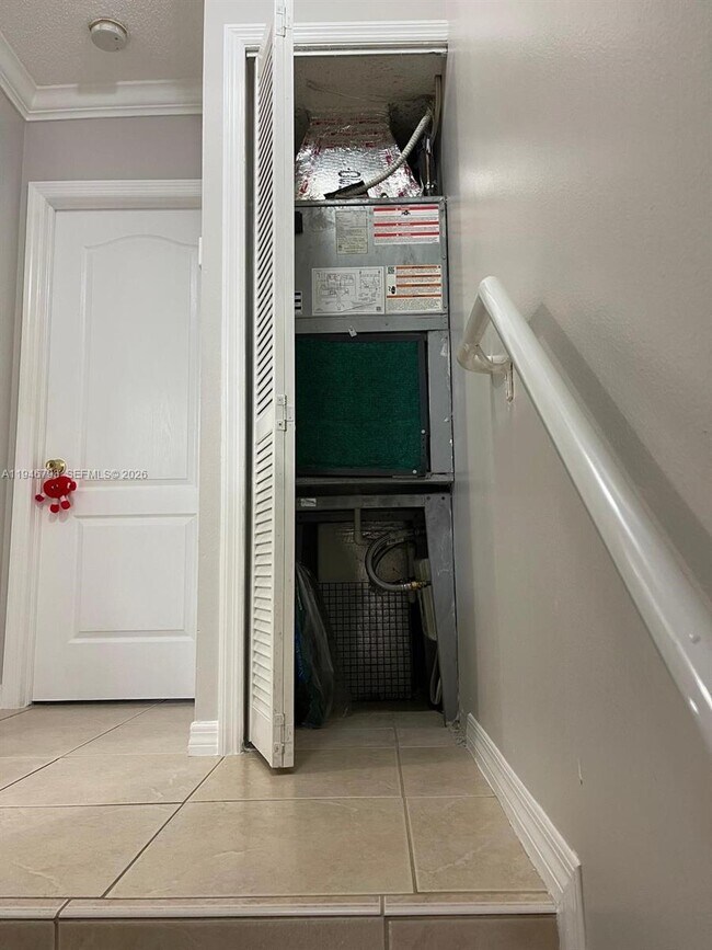 Building Photo - 527 W 68th St