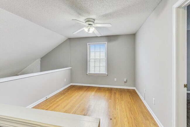 Building Photo - Single-family home in Kennesaw, GA near KSU, Town Center and Woodstock.