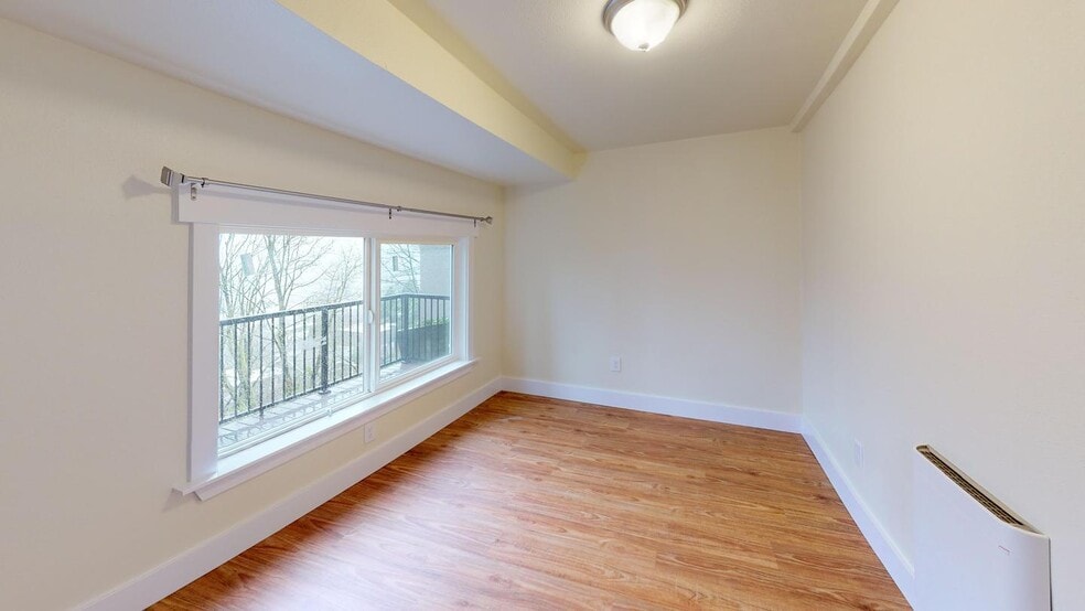 Building Photo - 1641 10th Ave E