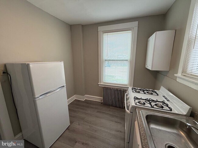 Building Photo - 1945 W Hunting Park Ave