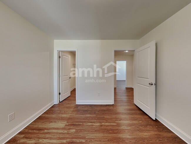 Building Photo - 124 Gregory Dr