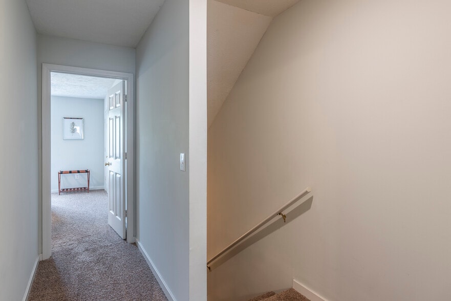 Furnished Unit - Hallway (Upstairs) - 1255 Louisville St