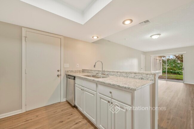 Building Photo - 10425 Kingbrook Ln