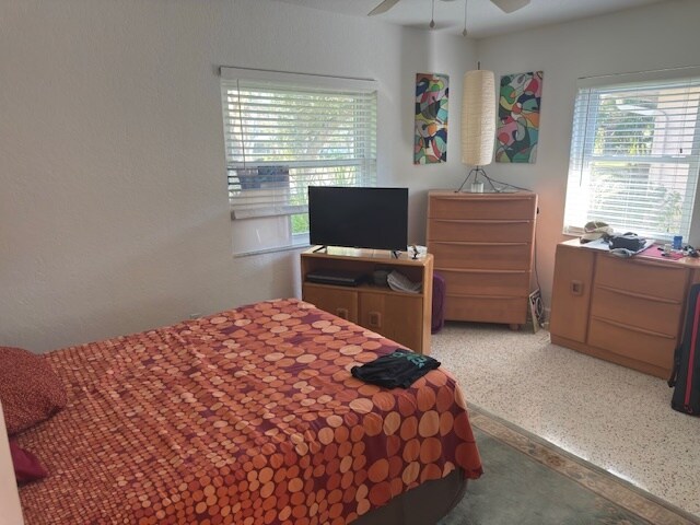 Building Photo - 4921 Hyacinth Way S