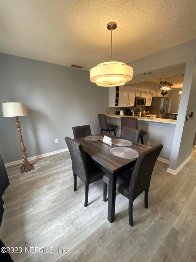 Building Photo - 11840 Ashbrook Cir N