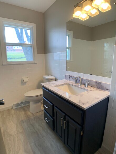 Building Photo - 211 Wedgewood Dr