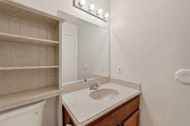 Building Photo - 2709 Lee Cir