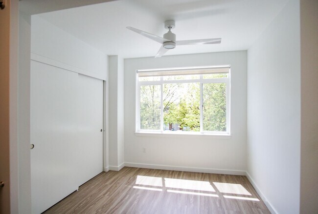 Building Photo - Modern 1-Bed w/Condo-Grade Finishes, Washe...