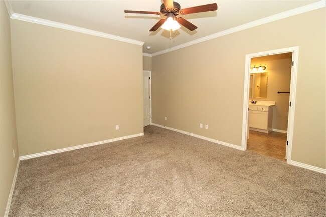 Building Photo - 656 N Longfellow Ln