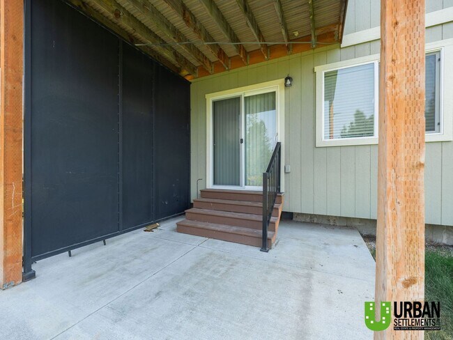 Building Photo - 5517-5519 E 14th Ave