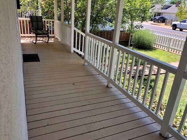 Building Photo - Charming 2 bedroom, 1.5 bath home in Old Folsom near Sutter Street