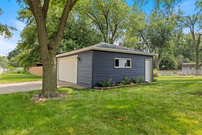 Building Photo - 1003 S Finley Rd