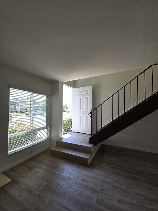 Building Photo - Coastal Living: 2-Bed, 1.5-Bath Townhome w...