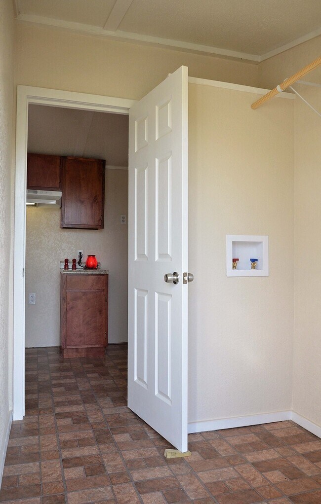 Building Photo - 10512 County Road 1020