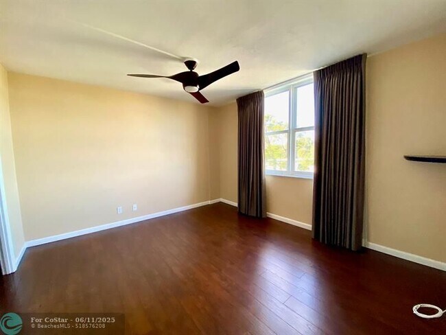 Building Photo - 1050 SE 15th St