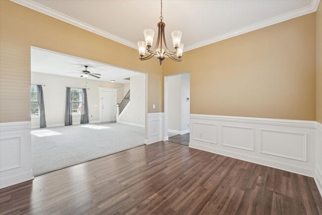 Building Photo - MOVE-IN READY! (Pet Friendly)