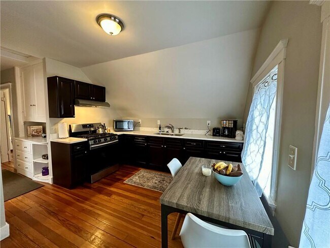 Building Photo - 1003-1003 Narragansett Blvd