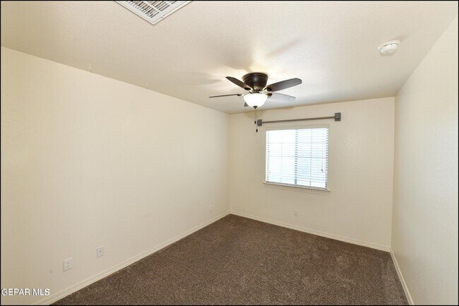 Building Photo - 14309 S Cave Ave