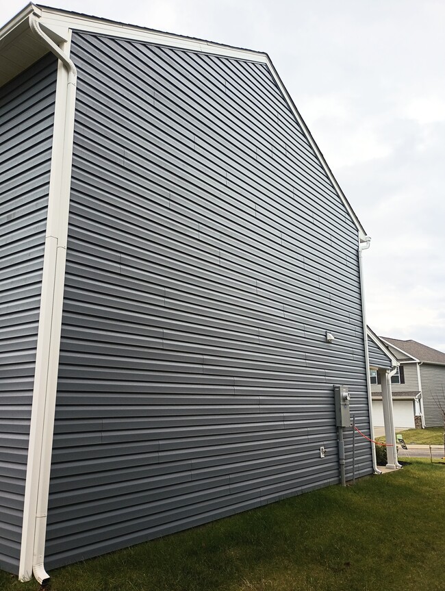 Building Photo - 1144 Aspen Ter